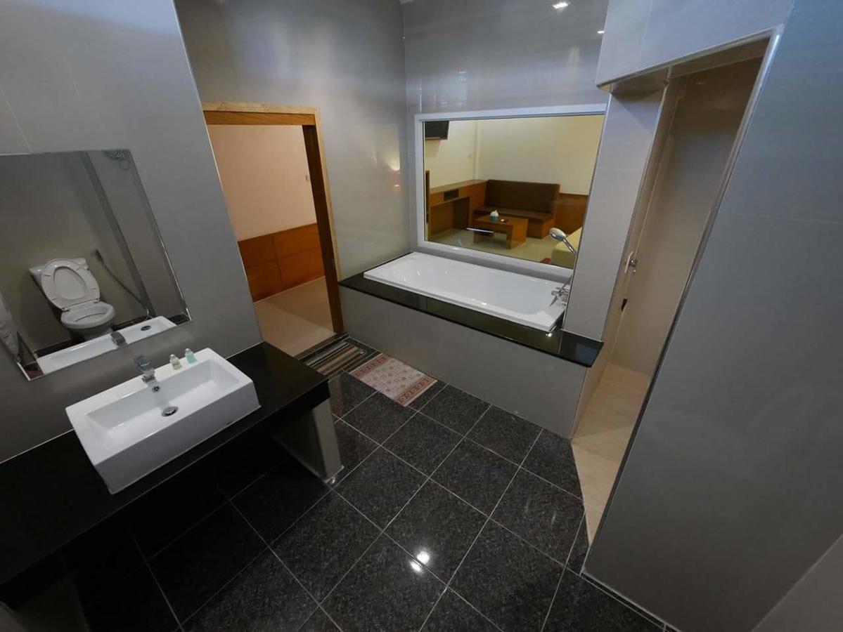 Paradise Hotel Канчанабури Екстериор снимка